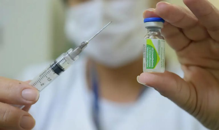 Saúde desenvolve painel para monitorar cobertura vacinal contra meningite em adolescentes