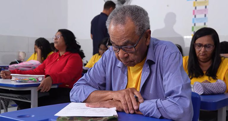 Com o EJA, realizar o sonho de aprender a ler e escrever não tem idade